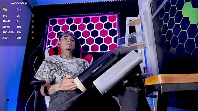 Max Hader  online show from April 3, 3:25 am