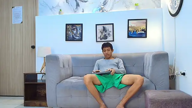 SKINNY BOYXXX online show from April 3, 7:38 am