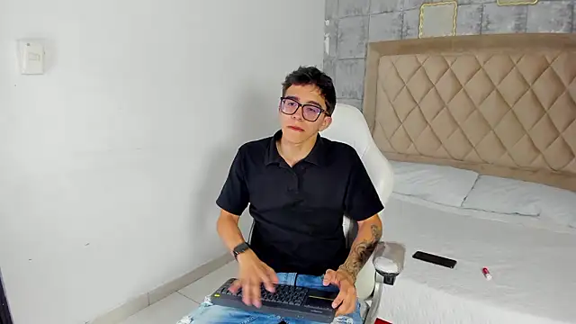 TylerCross  online show from March 23, 8:26 pm