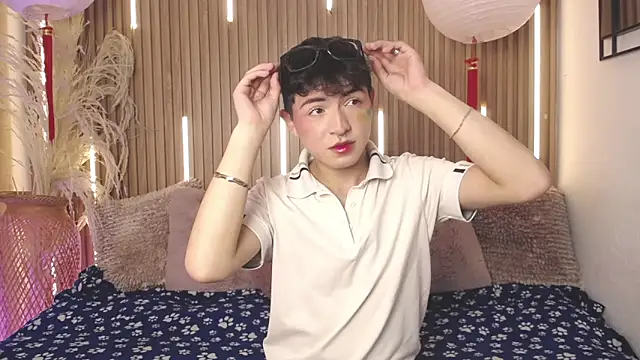 Cristopher Wild online show from June 17, 3:58 pm