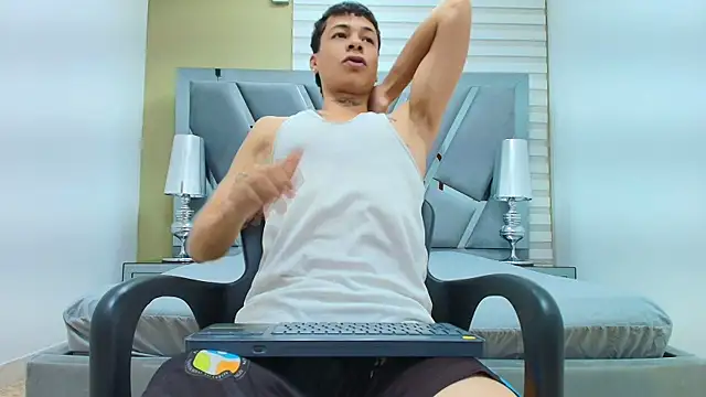 HENRY GREEN2 online show from April 20, 7:27 pm