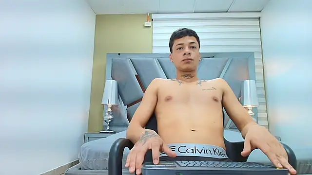 HENRY GREEN2 online show from April 10, 7:32 pm