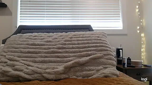 SecretsNextDoor online show from April 8, 5:21 pm