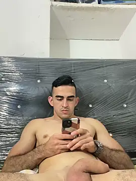 reyesj21 online show from March 16, 10:47 pm