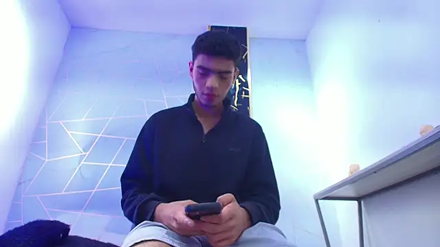 Valentin Lux online show from April 25, 3:20 am