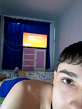 AxelKiran online show from April 16, 11:07 pm