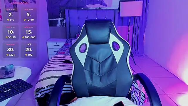 liam scoot  online show from April 10, 7:48 am