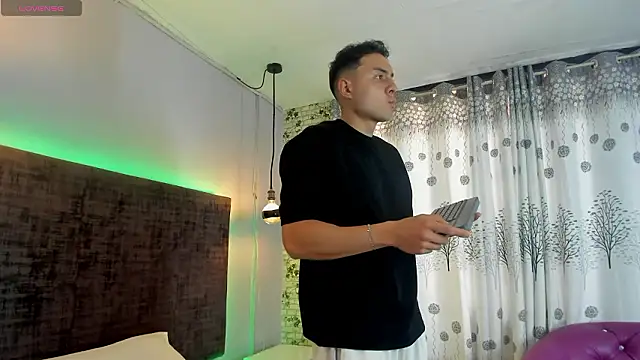 baby west online show from March 11, 10:06 pm