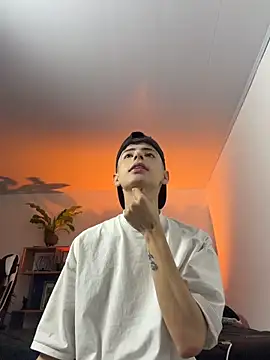 SebastianReed  online show from April 29, 5:23 am