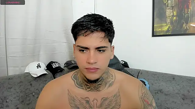 sweetlatinoboy online show from July 17, 9:38 am