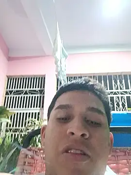 alee28728 online show from May 4, 7:32 am