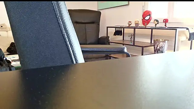 leggingshot1 online show from March 19, 2:42 pm