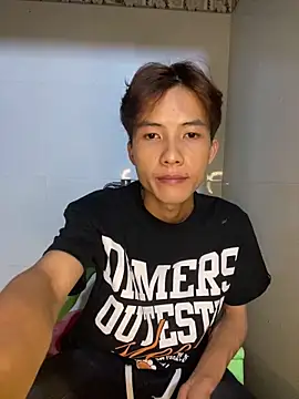Nguyencuong1999 online show from June 15, 5:27 pm