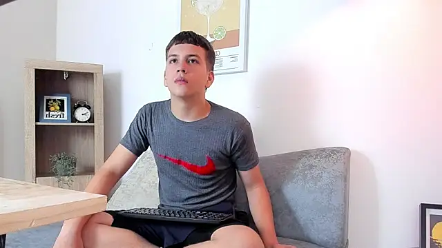 dennis hills online show from March 21, 1:04 pm