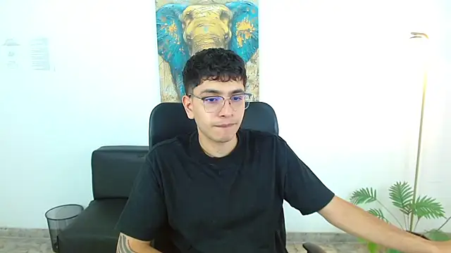 maax 18 online show from March 24, 2:22 pm