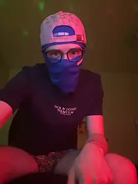 le-couple-en-chaleur  online show from March 24, 10:02 pm