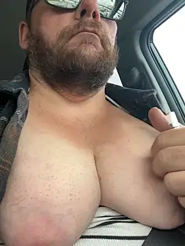hugemanbreasts online show from May 22, 10:48 pm