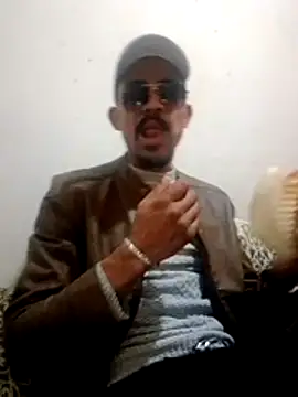 YAsinmilano online show from April 1, 2:47 pm