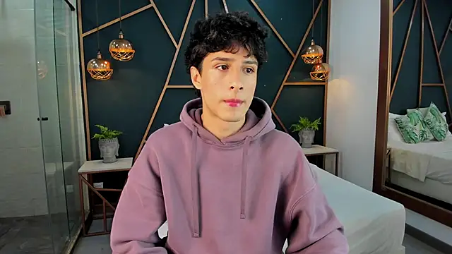 oliver laurent online show from April 8, 12:58 pm