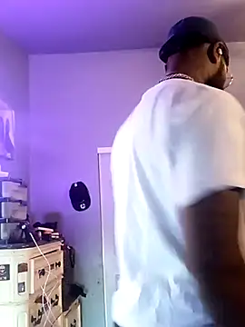 Uneedthis12inch online show from April 14, 1:17 am