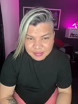 santiagohhzz online show from April 8, 6:24 am