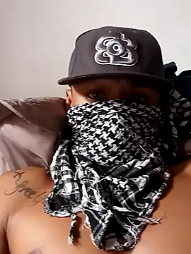 pika000 online show from April 8, 3:21 pm