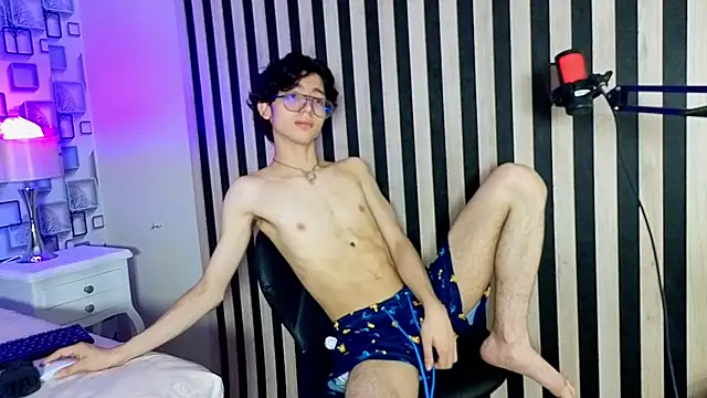 Twink Sebas7 online show from May 23, 12:32 pm