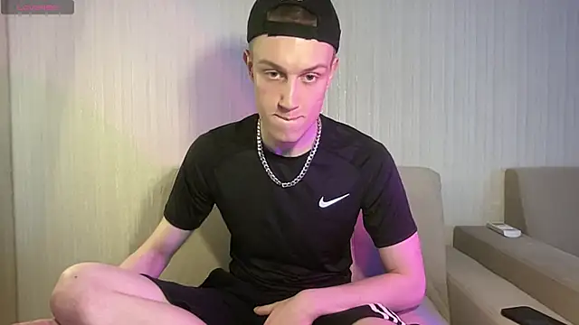 Travis Gracile online show from April 28, 9:14 am