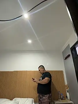 Patricio 02 online show from April 26, 12:30 am