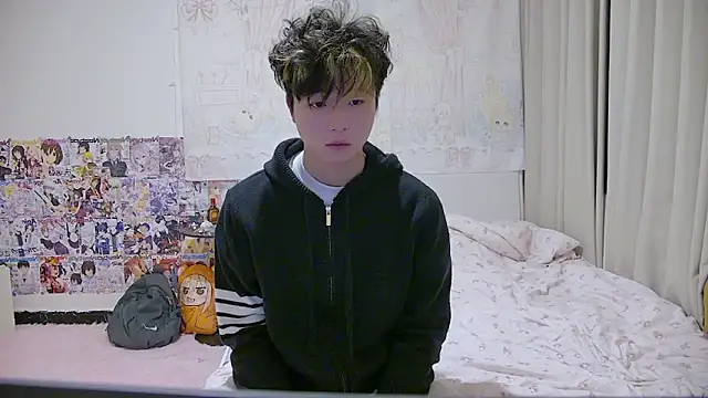 Cream-001 online show from April 18, 7:10 am