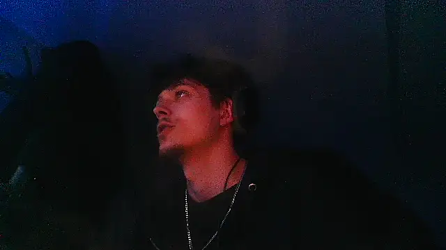 8inchesfr online show from May 7, 2:33 am