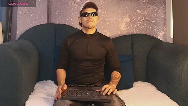 Derek Voss online show from July 8, 12:42 pm