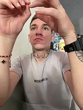 gonzalez 2001 online show from April 24, 4:20 pm