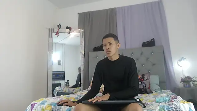 PhillipCox online show from June 9, 1:24 pm