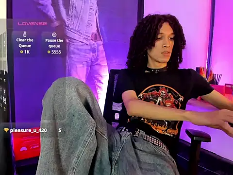 anddy hugecock online show from June 21, 4:45 pm