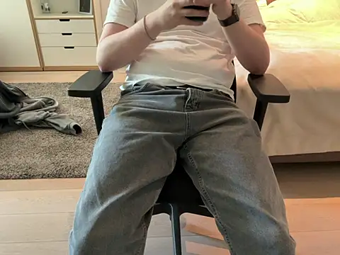 hotbiboy2003 online show from April 28, 2:00 pm