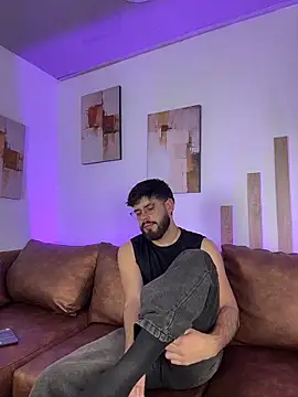 DomBoy  online show from June 11, 7:56 pm