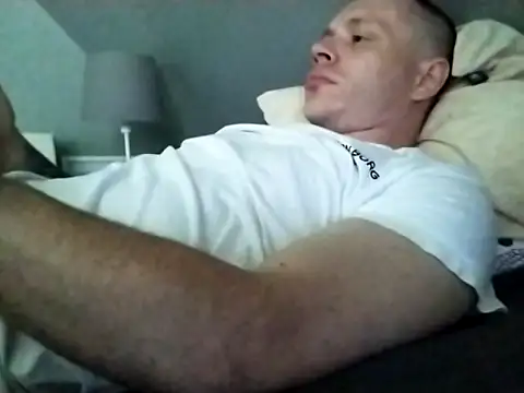 fitboyy  online show from June 18, 7:43 am