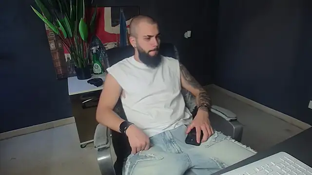 OscarWillss online show from June 17, 4:36 am