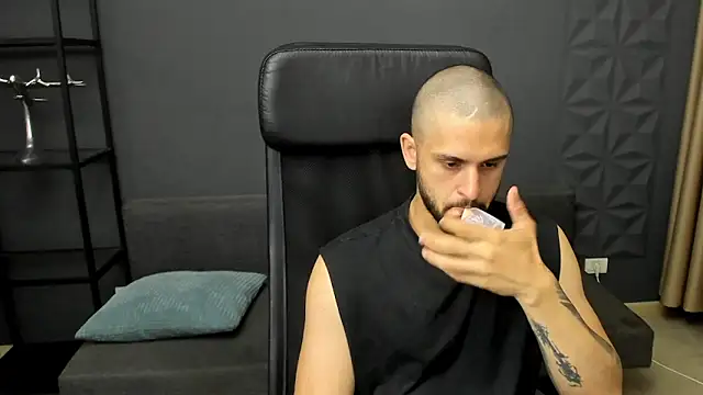 TroyWadee online show from June 10, 4:36 am
