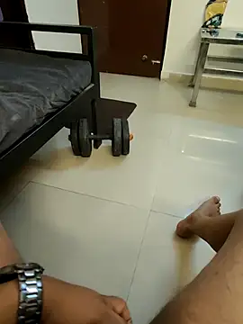 MrgigoloNCRRR9 online show from July 4, 3:26 pm