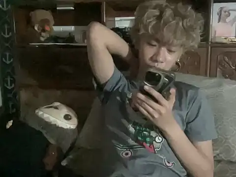 twinkk09 online show from August 8, 4:47 pm