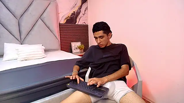 Isaacxsam  online show from May 26, 12:34 pm