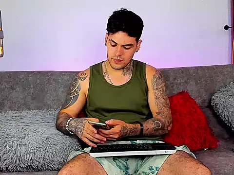Austin Rayne online show from July 9, 4:38 am