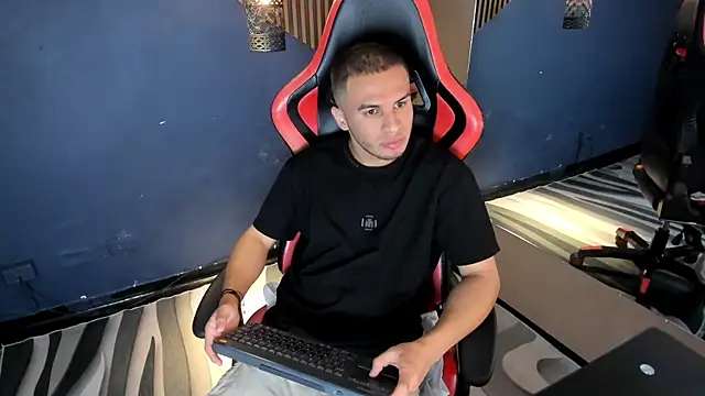 TomasDuquee online show from June 12, 4:11 am