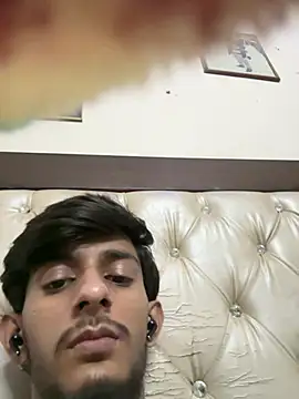 ronnnnn718 online show from June 12, 7:33 pm