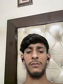 ronnnnn718 online show from June 16, 7:27 pm