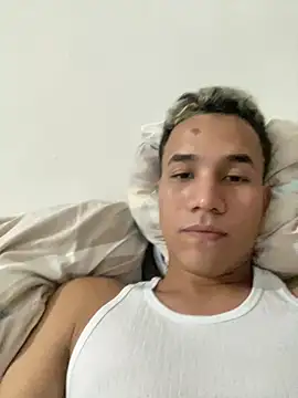 Aron 23cm bigcock online show from July 4, 11:41 pm