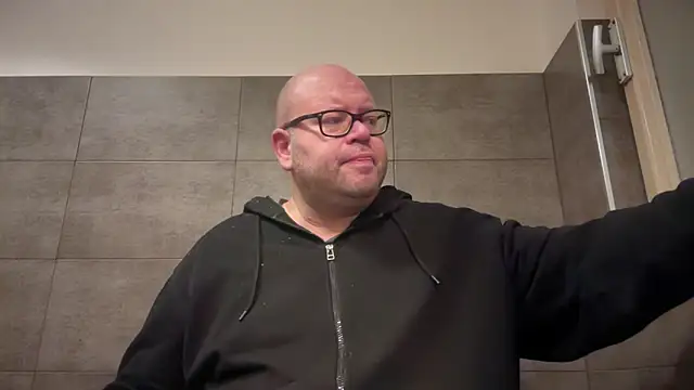 Snapshot of theitalianbear chatting on October 22, 3:54 am theitalianbear online show from October 22, 3:54 am