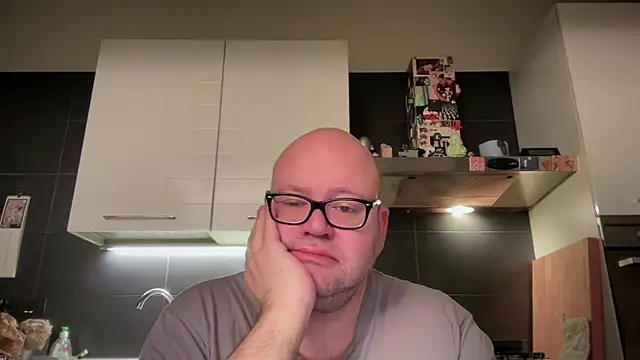 Snapshot of theitalianbear chatting on March 15, 1:08 am theitalianbear online show from March 15, 1:08 am